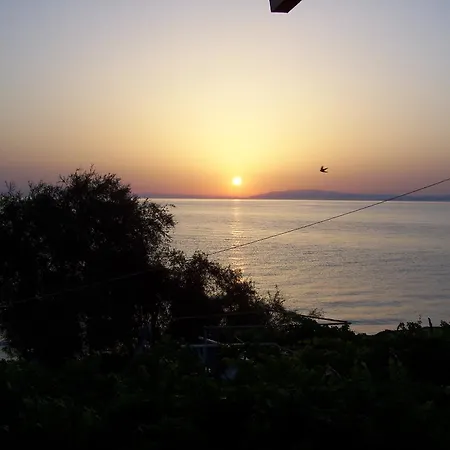 Beach Bungalows Apartment Kypseli