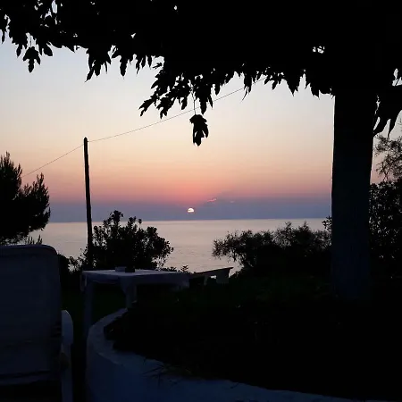 Daire Beach Bungalows